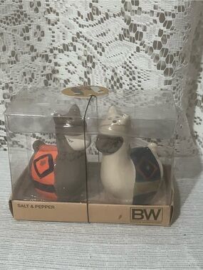Boston Warehouse Llama Salt & Pepper Shaker Set Hand-painted New